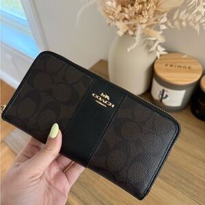 Coach Zip Around Wallet Brown and Black with Gold Hardware